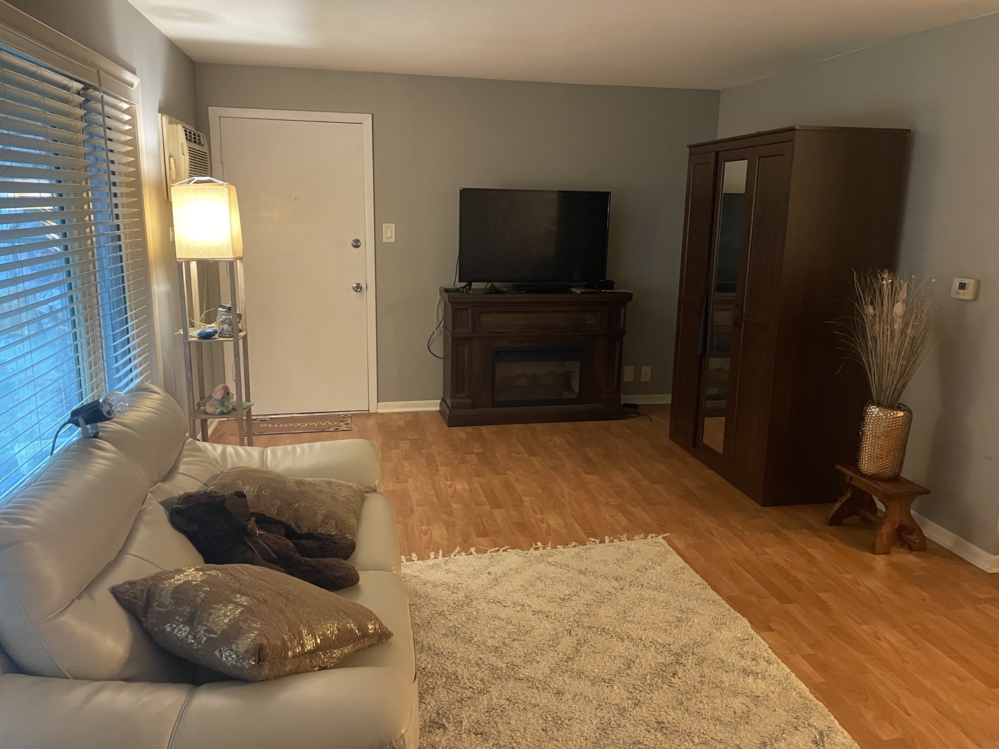 10403 South Keating Avenue, Unit 1C Oak Lawn, IL 60453 - Photo 3 of 12 a living room with a couch and a flat screen tv