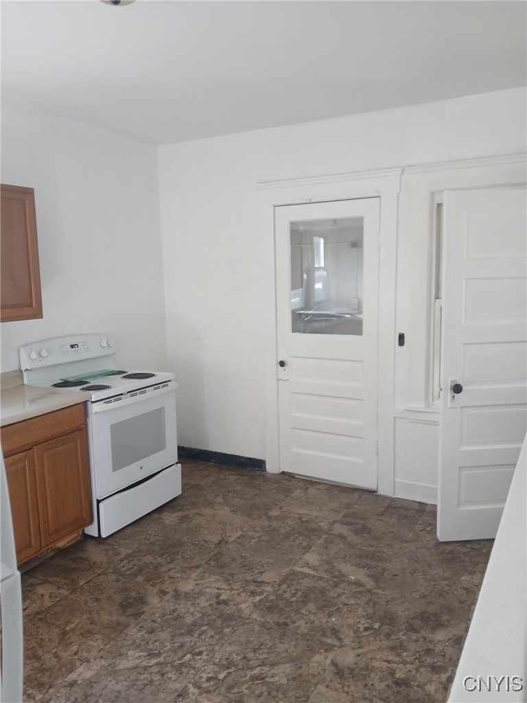 412 Rich Street Syracuse, NY 13207 - Photo 2 of 8