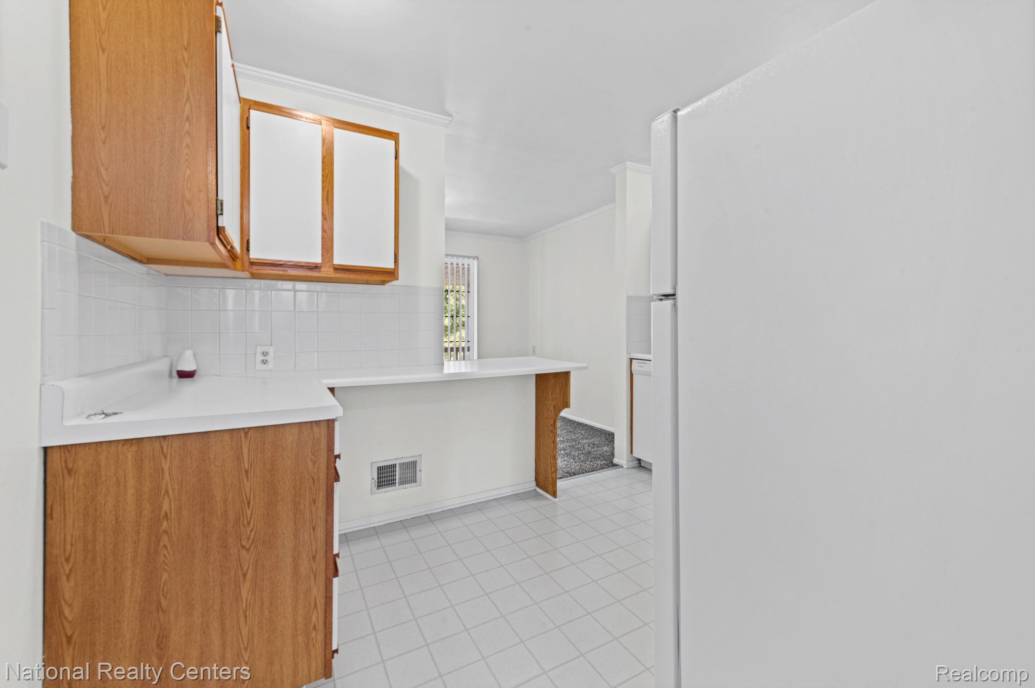 29546 Hoover Road Warren, MI 48093 - Photo 13 of 29 14-web-or-mls-29546-hoover-rd.jpg