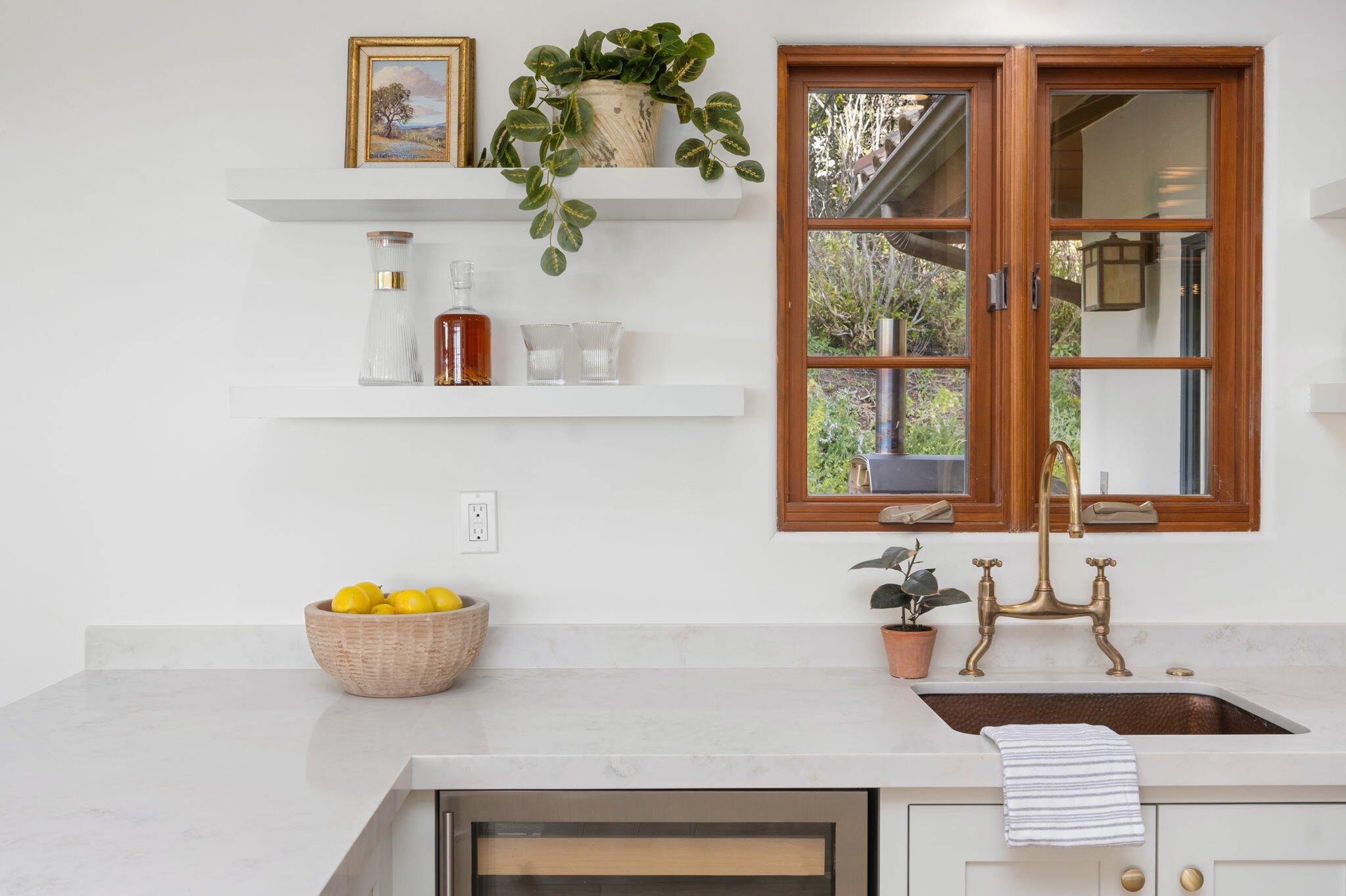1047 Cheltenham Road Santa Barbara, CA 93105 - Photo 12 of 36 Kitchen