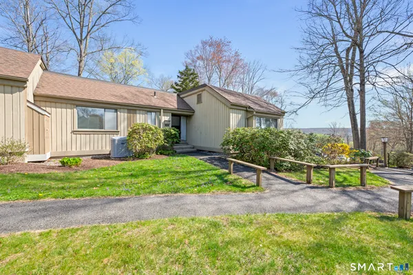 $399,999 | 110 Heritage Village, Unit B, Southbury, CT 06488