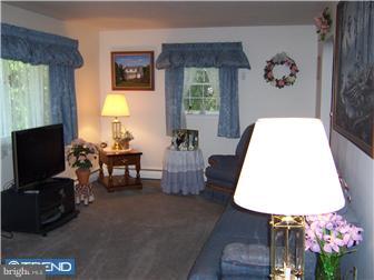 2303 East Rock Road Perkasie, PA 18944 - Photo 4 of 12 Living Room