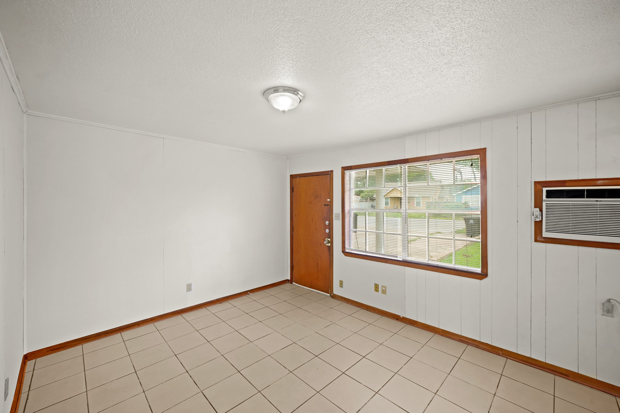 6116 Octavia Street, Unit 1/2 Houston, TX 77026 - Photo 5 of 22