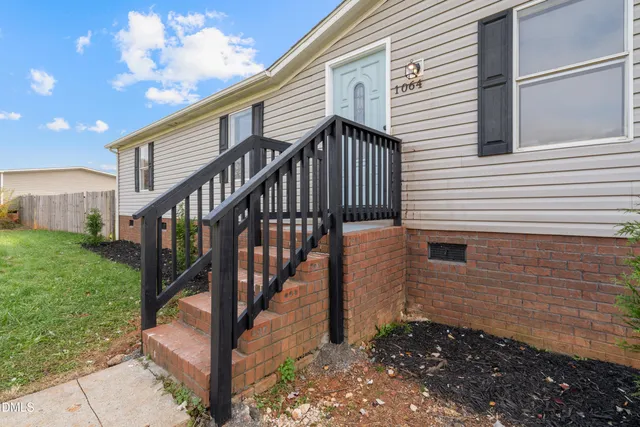 a view of a house with backyard and deck