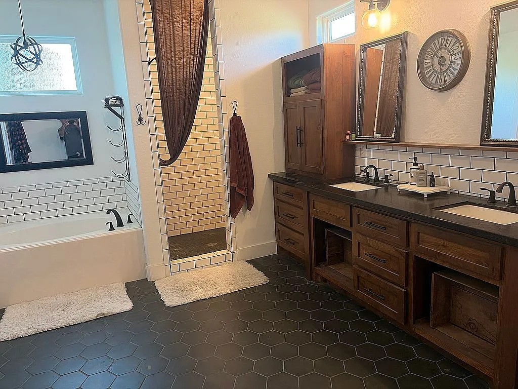 1143 Angus Trail Angleton, TX 77515 - Photo 11 of 16 Gallery Image 11