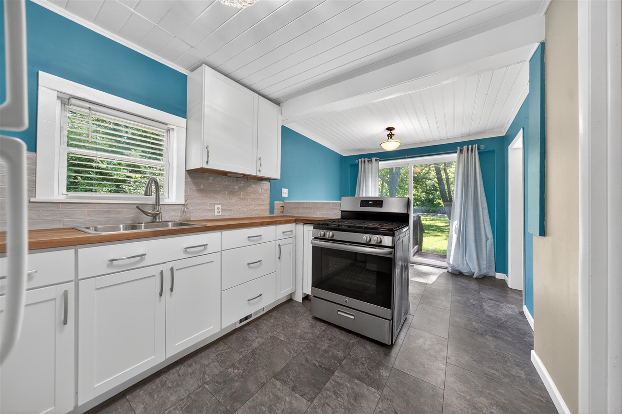 23830 Scotia Road Oak Park, MI 48237 - Photo 11 of 28