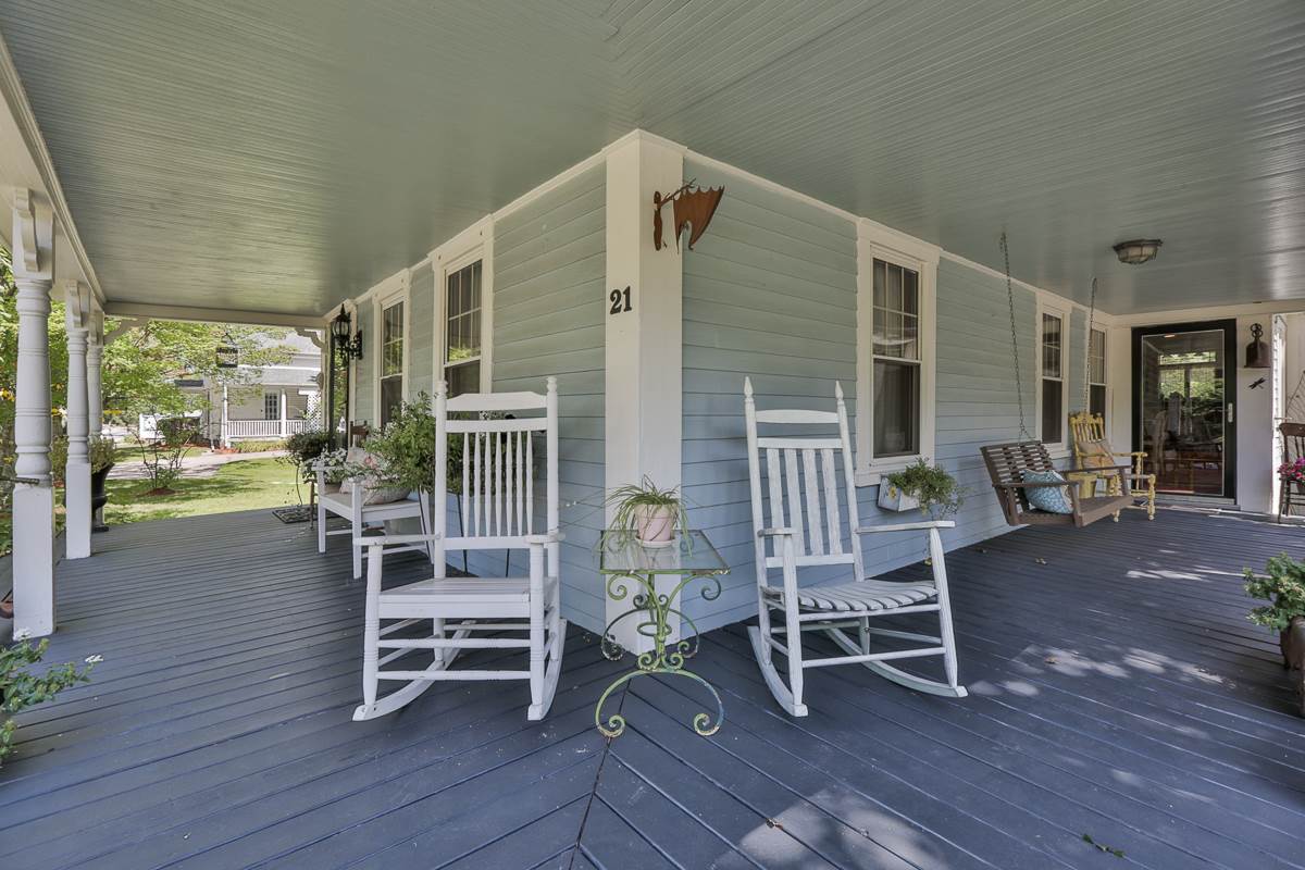 21 Lawrence Road Salem, NH 03079 - Photo 3 of 40 Gallery Image 3