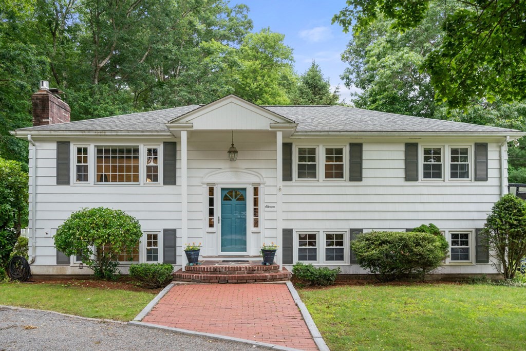 11 Old Coach Road Norfolk, MA 02056 - Photo 1 of 24 Gallery Image 1