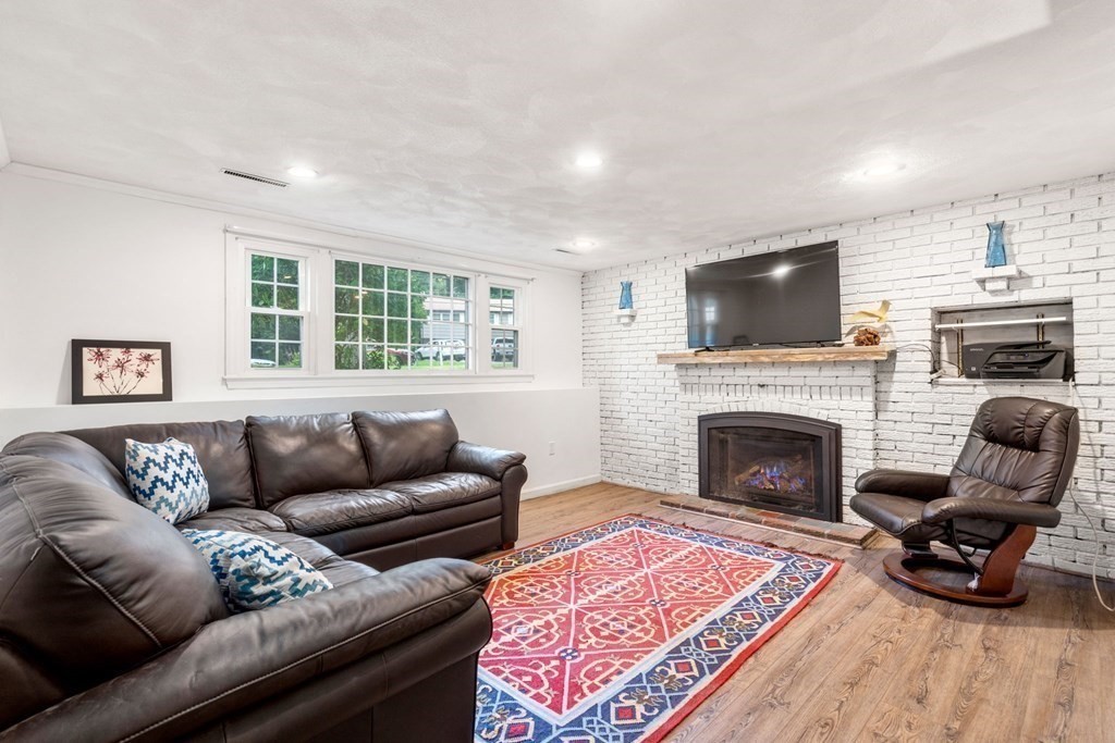 11 Old Coach Road Norfolk, MA 02056 - Photo 17 of 24 Gallery Image 17