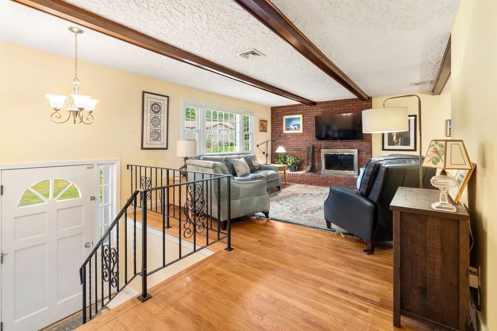 11 Old Coach Road Norfolk, MA 02056 - Photo 2 of 24 Gallery Image 2