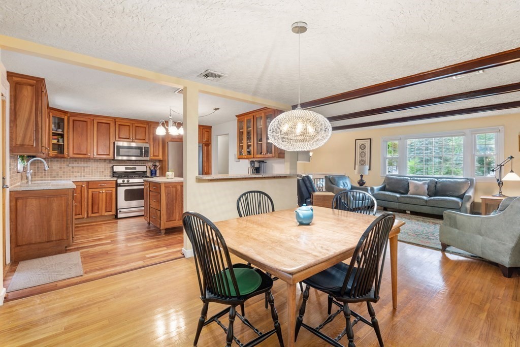 11 Old Coach Road Norfolk, MA 02056 - Photo 7 of 24 Gallery Image 7