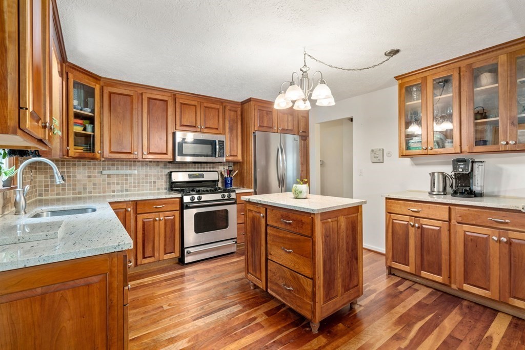 11 Old Coach Road Norfolk, MA 02056 - Photo 8 of 24 Gallery Image 8
