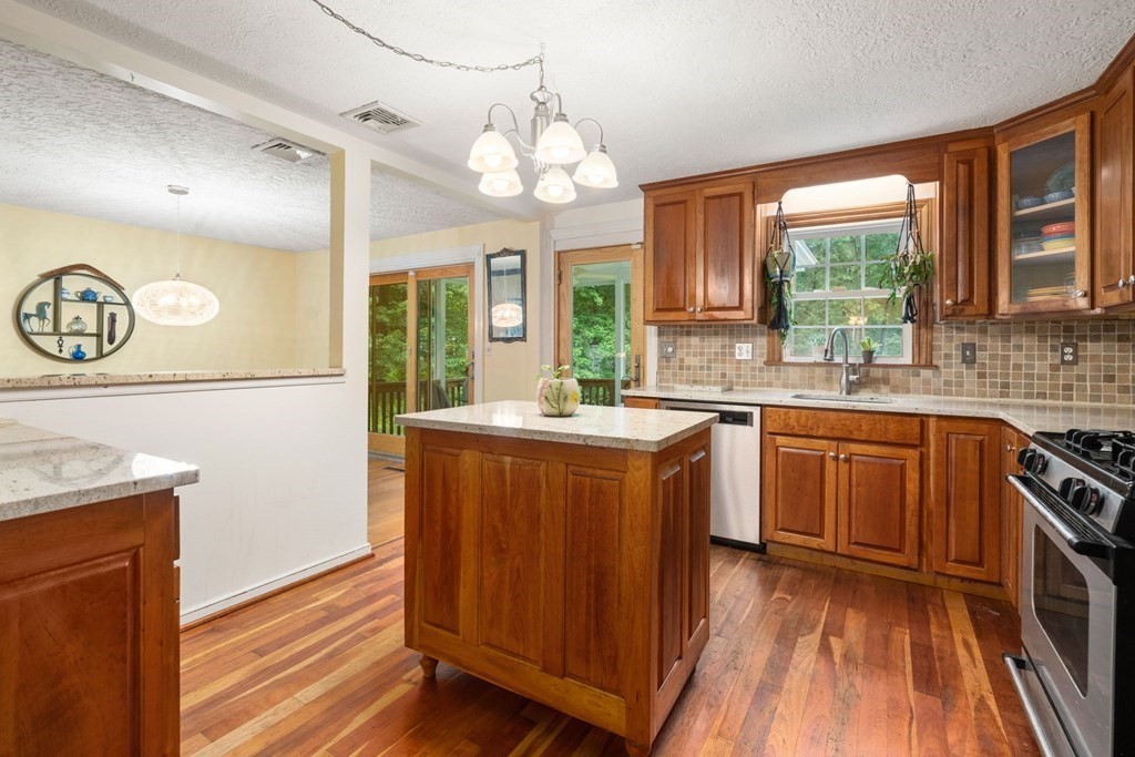 11 Old Coach Road Norfolk, MA 02056 - Photo 9 of 24 Gallery Image 9
