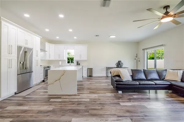 $439,000 | 807 Garden Oaks Square, Seffner, FL 33584