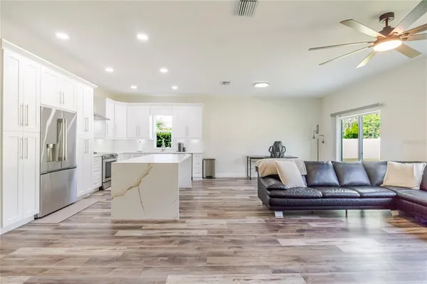 $439,000 | 807 Garden Oaks Square, Seffner, FL 33584
