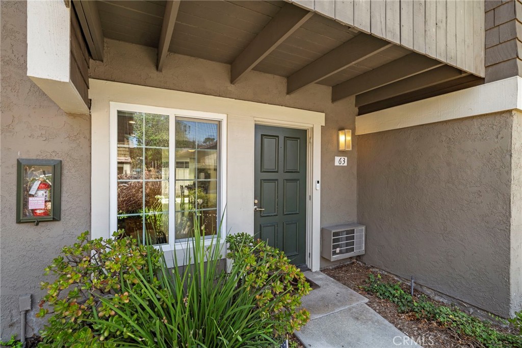 63 Streamwood Irvine, CA 92620 - Photo 4 of 36 First floor entry