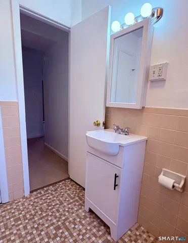 $1,550 | 1125 Waterbury Road, Unit 1C, Cheshire, CT 06410