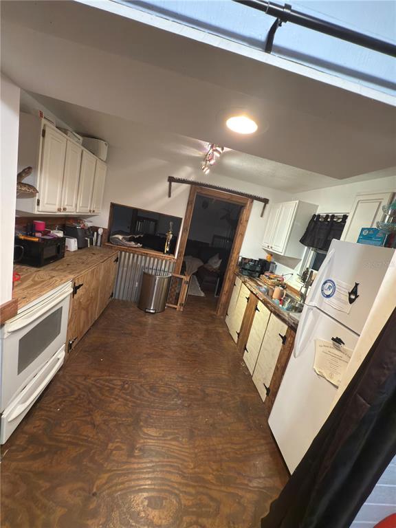 5500 South Chamberlain Pool Avenue Homosassa, FL 34448 - Photo 2 of 7 a kitchen with a stove a refrigerator and a sink