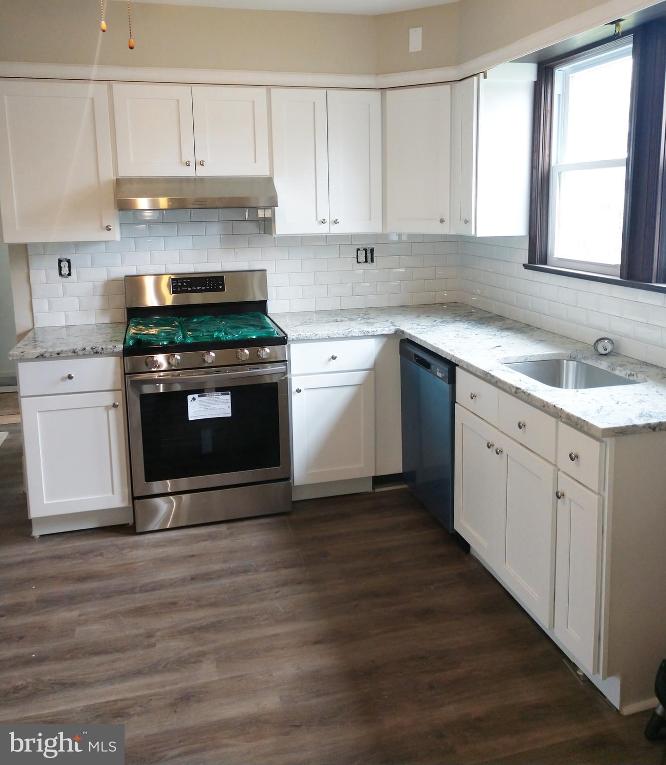 27 Rambo Avenue Gibbstown, NJ 08027 - Photo 3 of 7 Kitchen