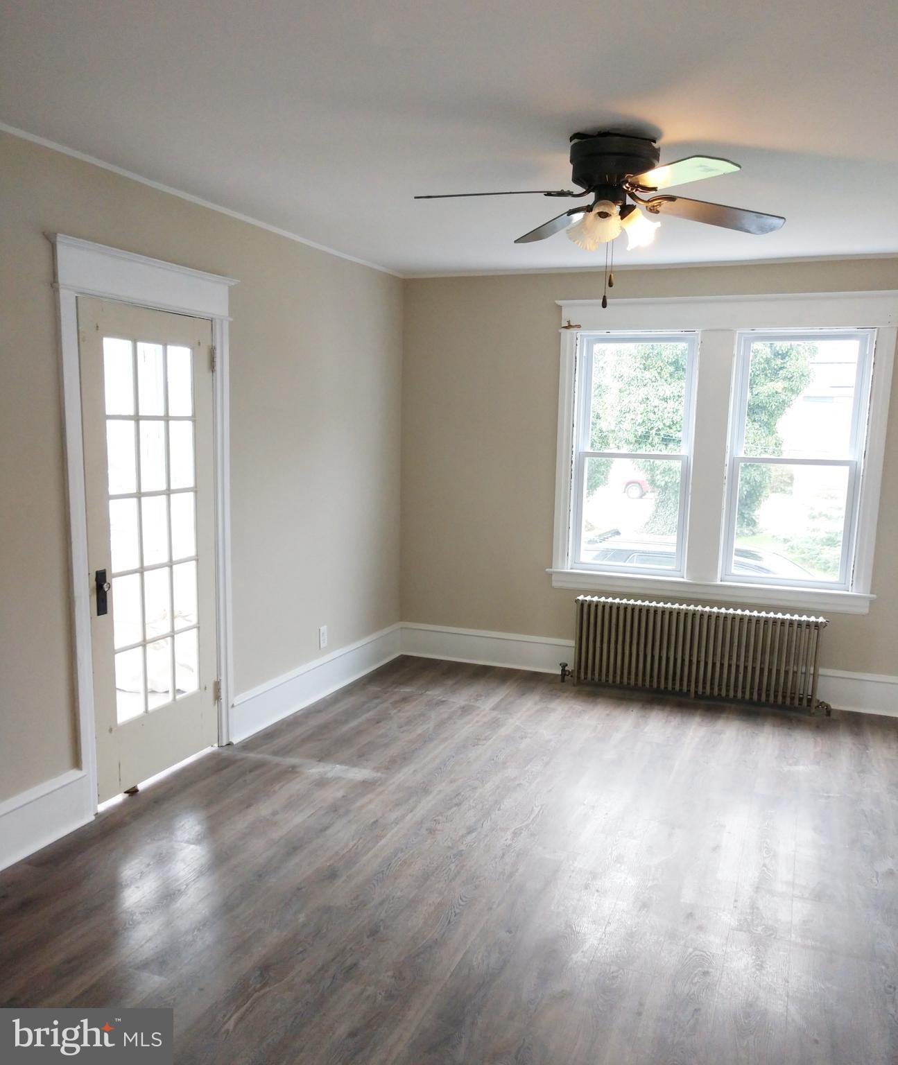 27 Rambo Avenue Gibbstown, NJ 08027 - Photo 4 of 7 Large living room.