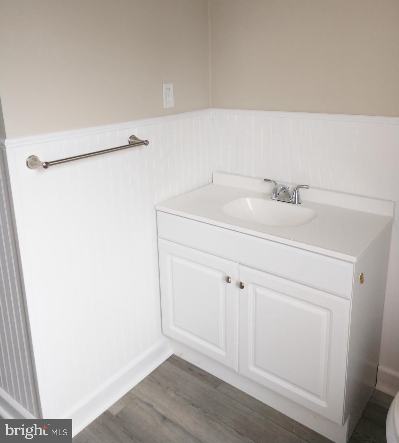 27 Rambo Avenue Gibbstown, NJ 08027 - Photo 7 of 7 Second floor bathroom