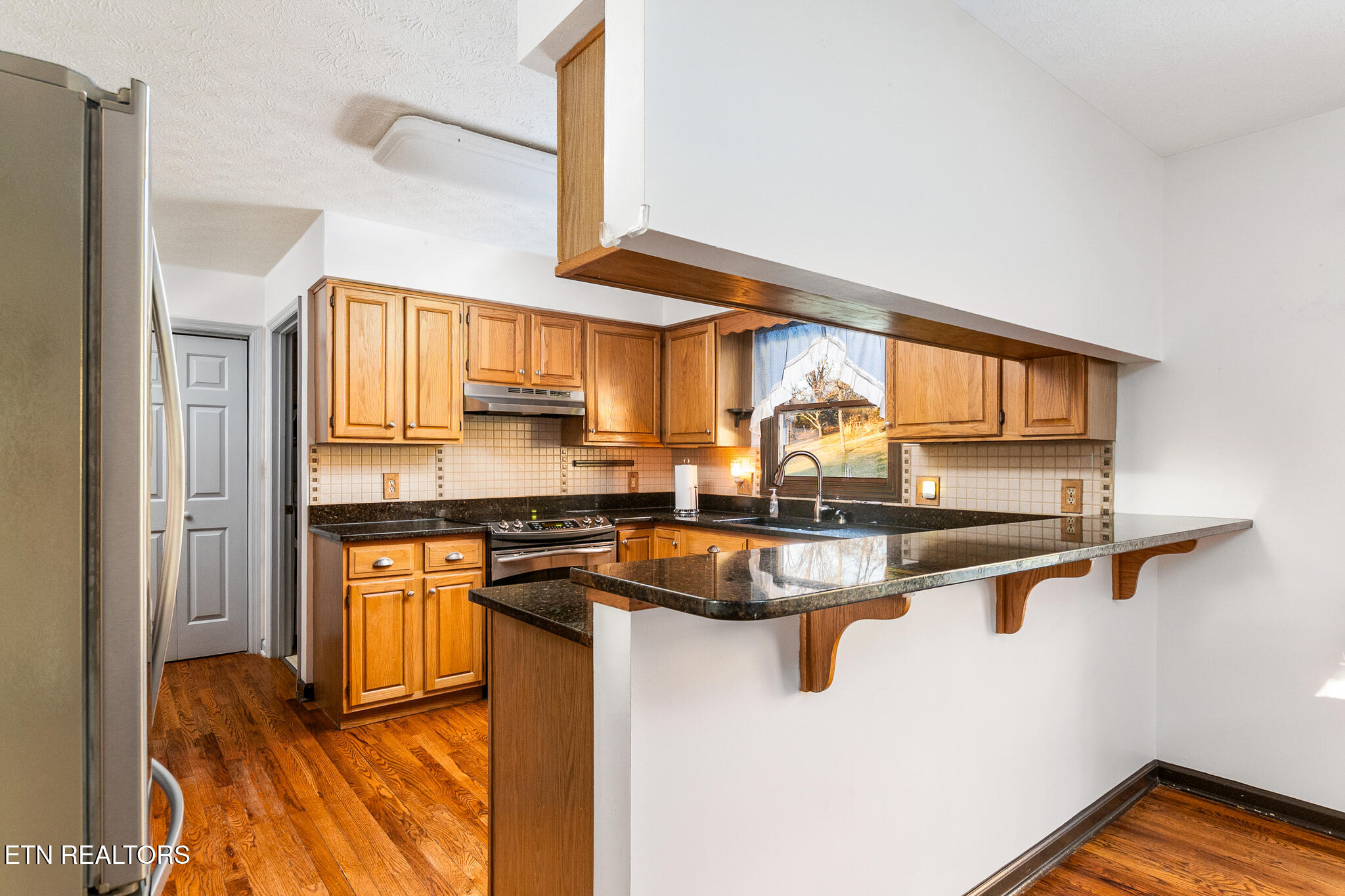 227 Lone Ridge Lane Clinton, TN 37716 - Photo 15 of 58 Breakfast Bar