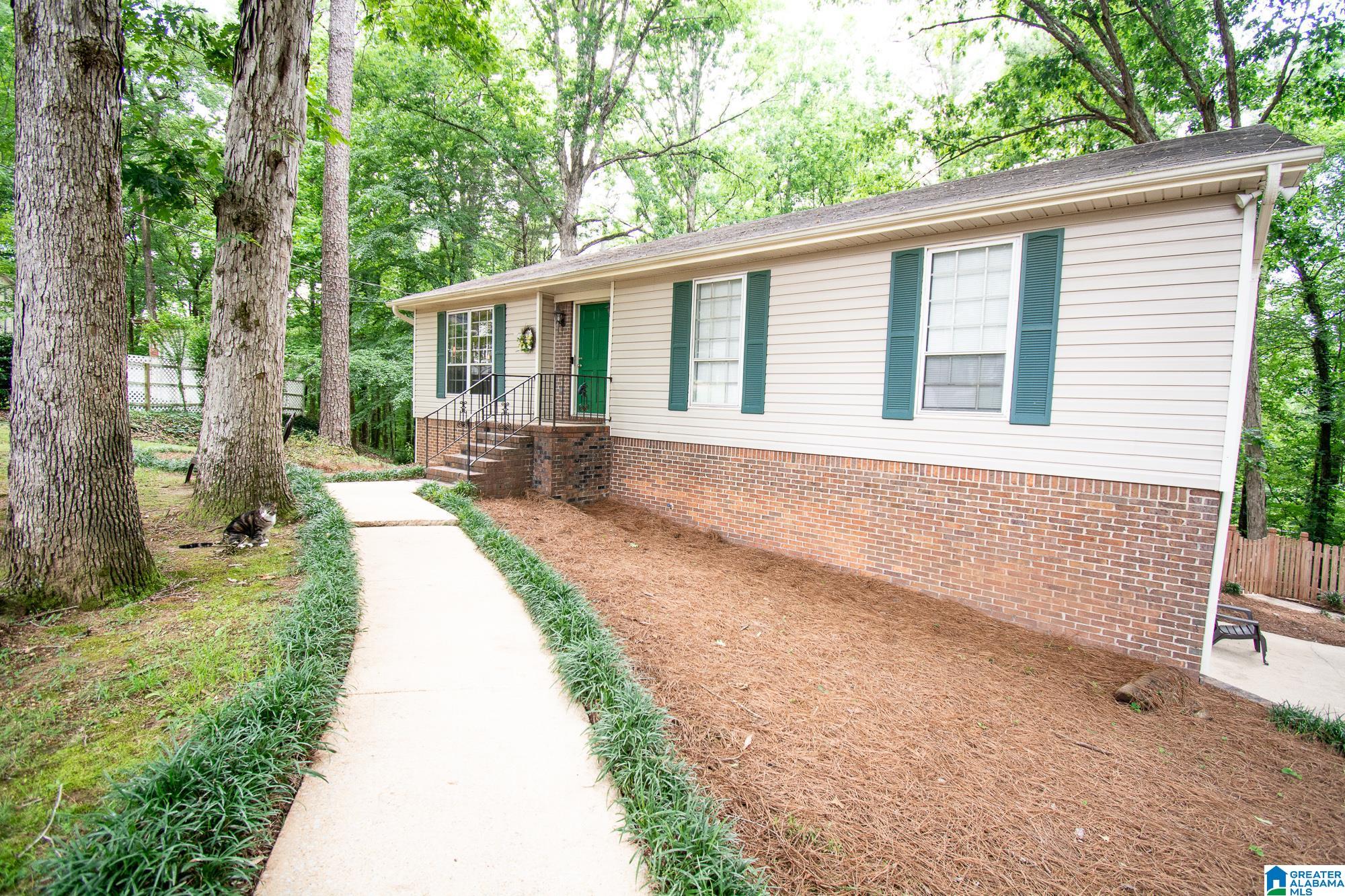 136 Hickory Street Alabaster, AL 35114 - Photo 2 of 36