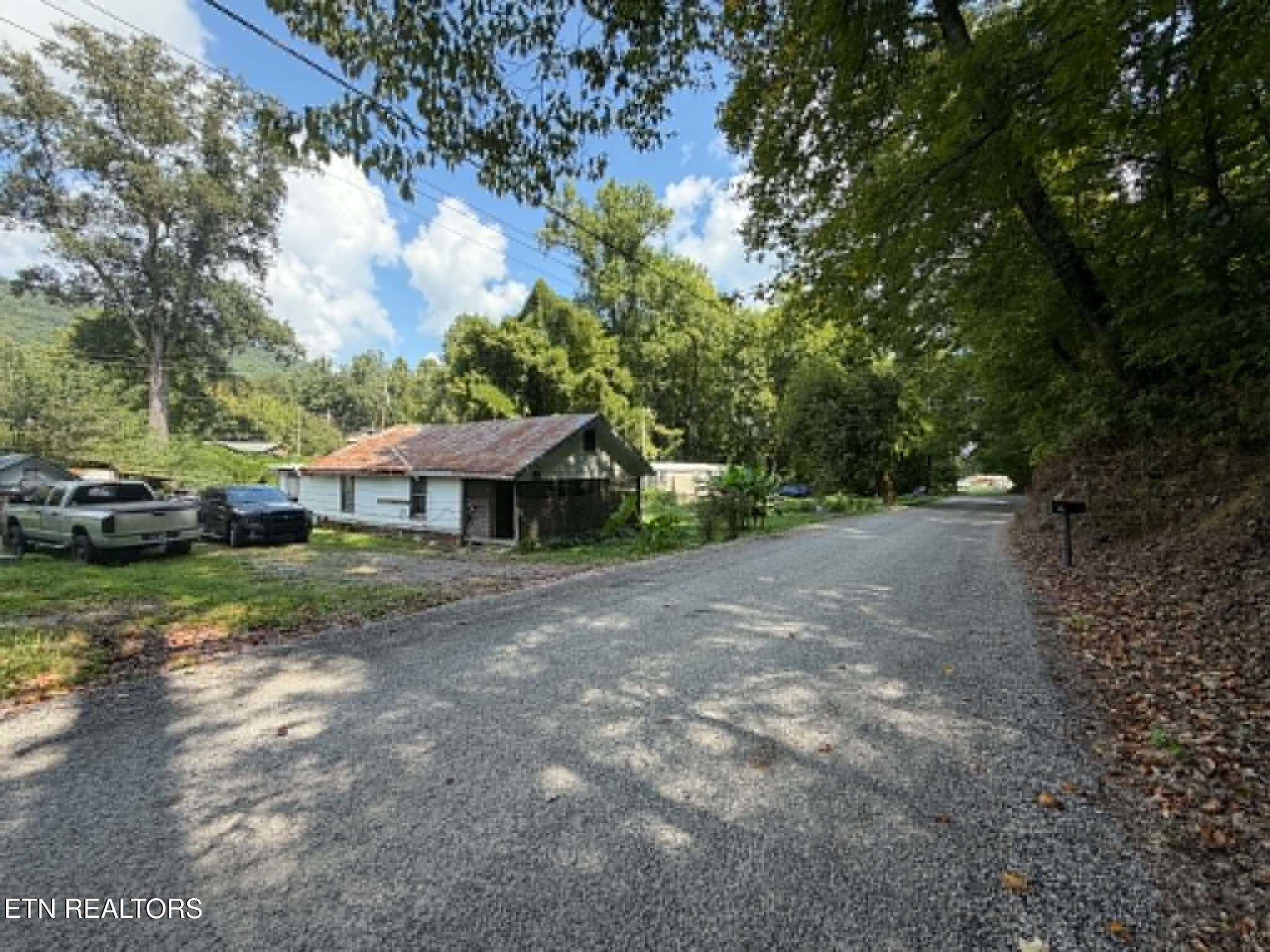 410 Ideal Valley Road Spring City, TN 37381 - Photo 9 of 23 5d6f93e9-92b0-4cae-8fca-45cb47b62e69