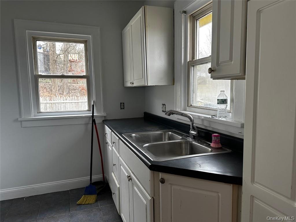 27 Howard Road Poughkeepsie, NY 12603 - Photo 3 of 7