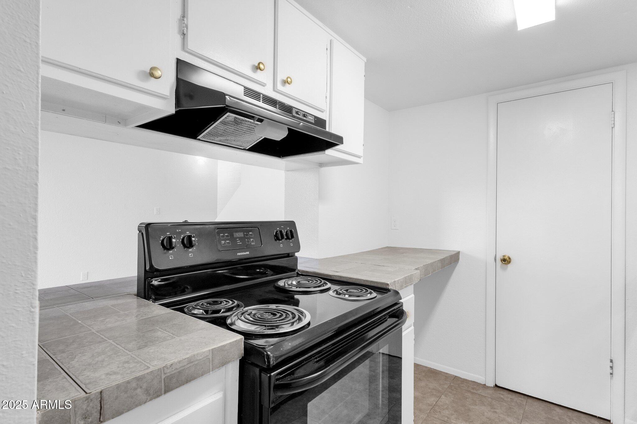 5406 West Hearn Road Glendale, AZ 85306 - Photo 16 of 32 Kitchen