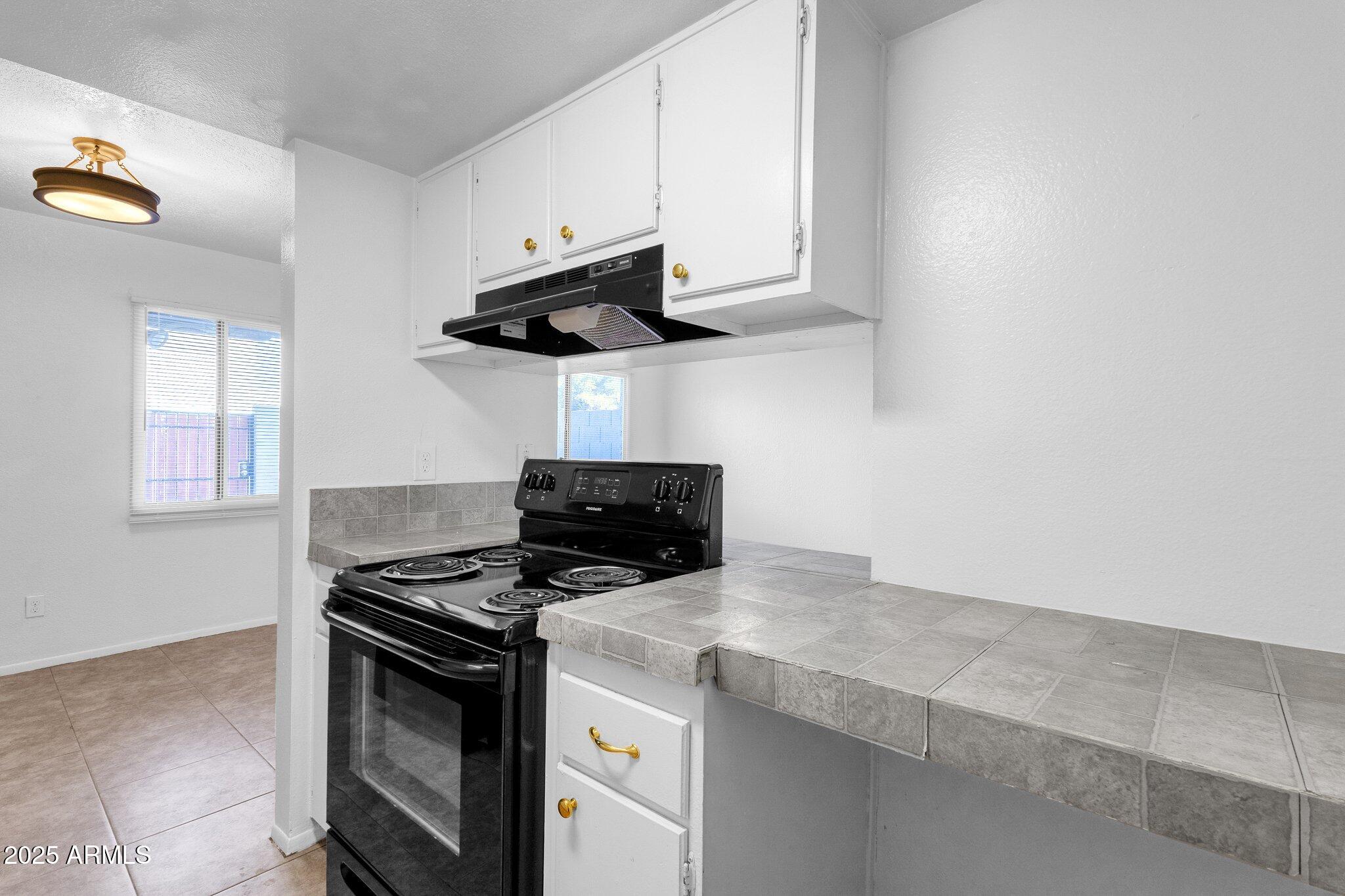 5406 West Hearn Road Glendale, AZ 85306 - Photo 18 of 32 Kitchen