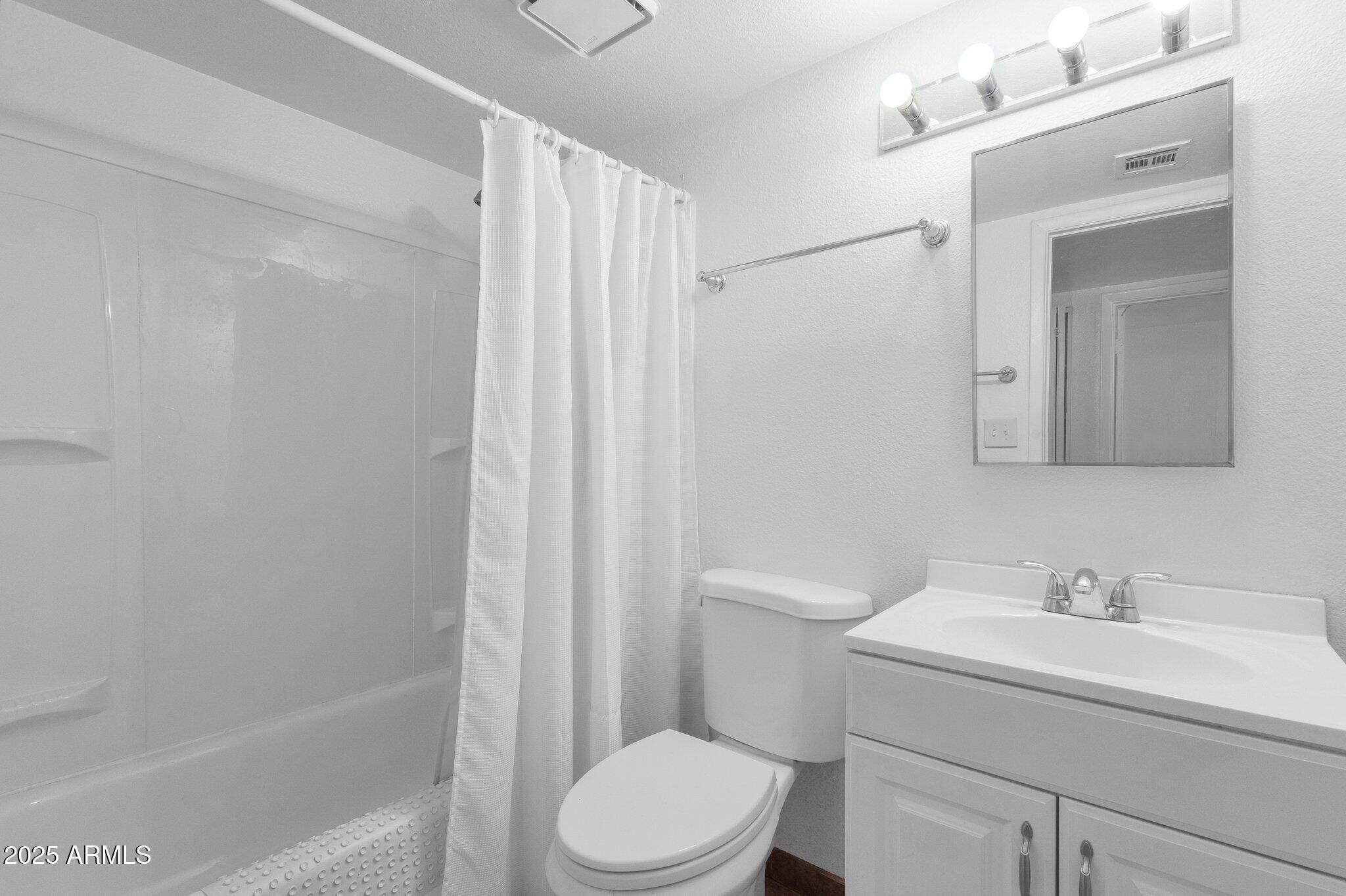 5406 West Hearn Road Glendale, AZ 85306 - Photo 25 of 32 Bathroom