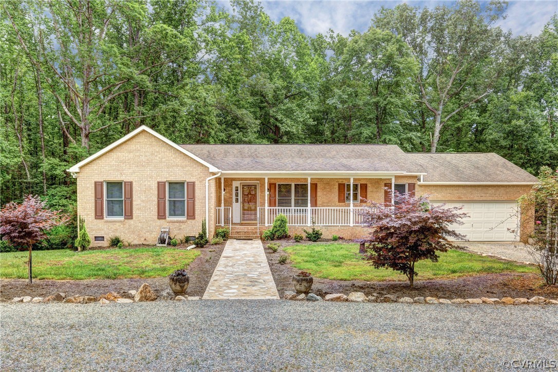 2511 Fairground Road Maidens, VA 23102 - Photo 1 of 29 front view of a house and a yard