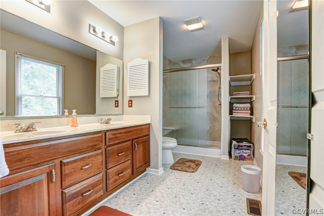 2511 Fairground Road Maidens, VA 23102 - Photo 19 of 29 a spacious bathroom with a double vanity sink toilet mirror and bathtub