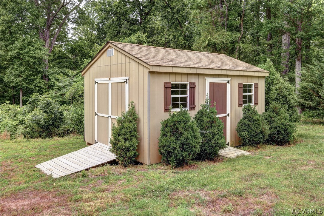 2511 Fairground Road Maidens, VA 23102 - Photo 6 of 29 a view of a house with yard and plants