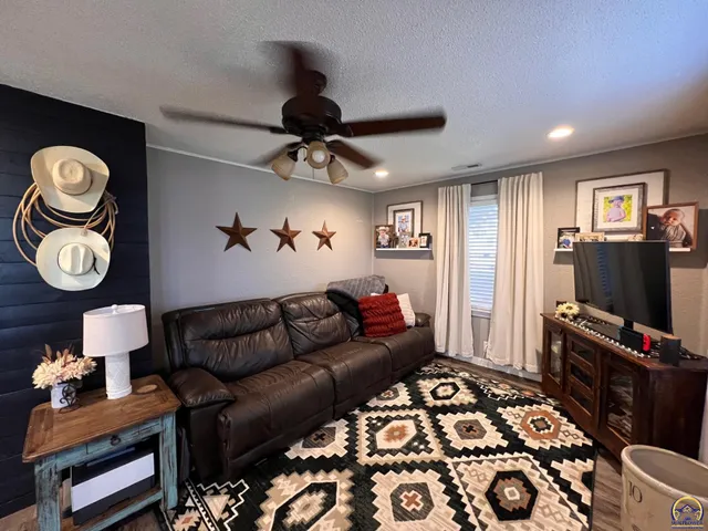 $169,000 | 104 4th Street, Unit 104 4TH ST, Winchester, KS 66097