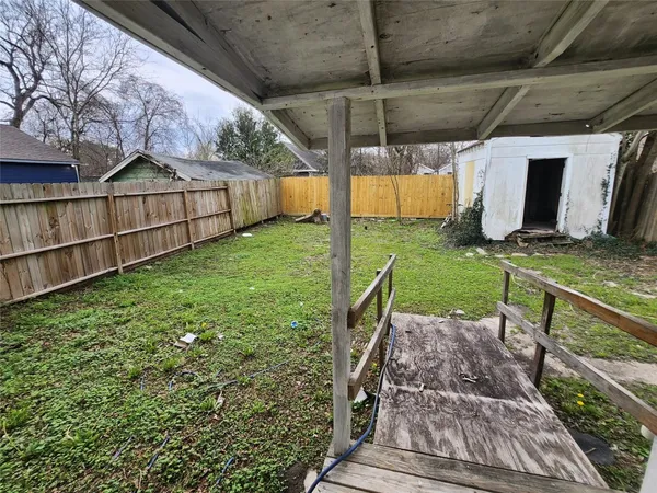 a view of a backyard with wooden floor