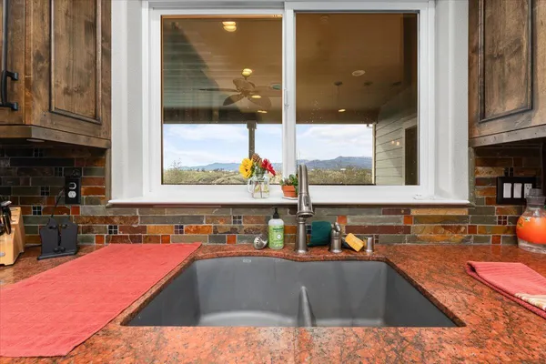 $685,000 | 15093 Sunshine Ridge, Anderson, CA 96007