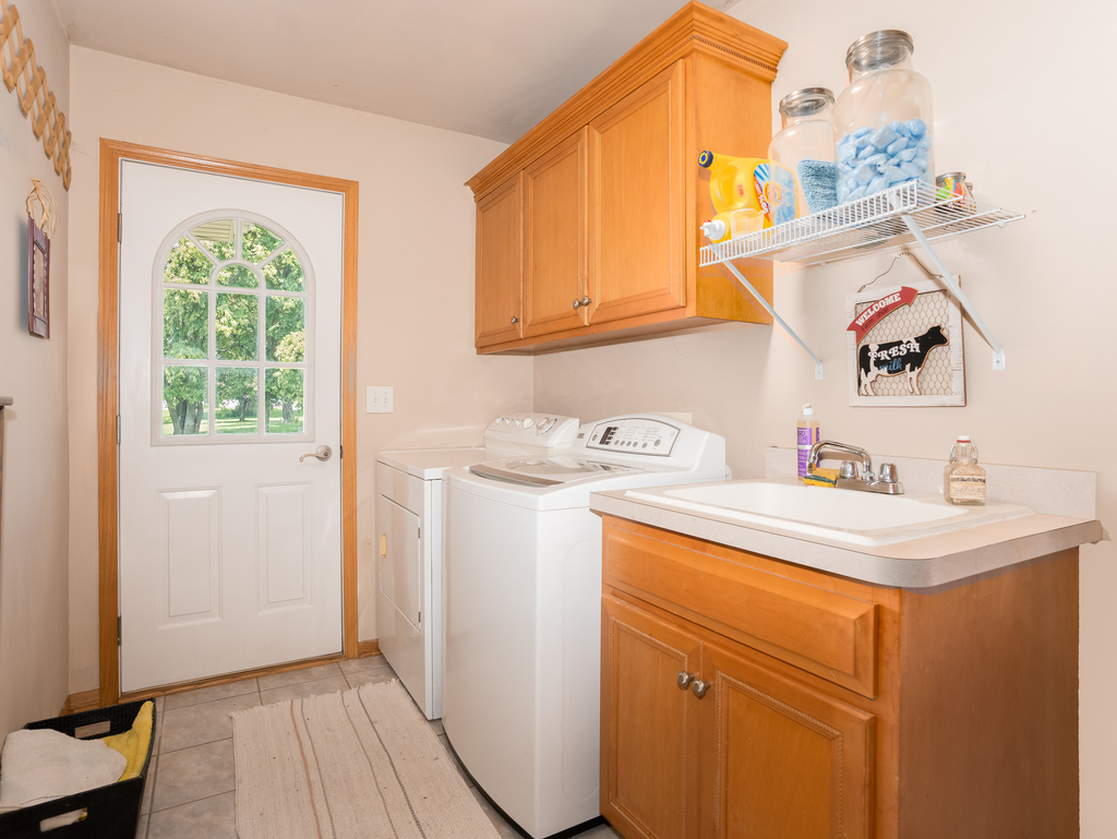 25509 South Chicago Road Elwood, IL 60421 - Photo 15 of 47 a utility room with a sink dryer and washer