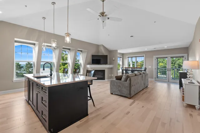 $1,100,000 | 279 Victorian Village Drive, Unit 40, Elkhart Lake, WI 53020