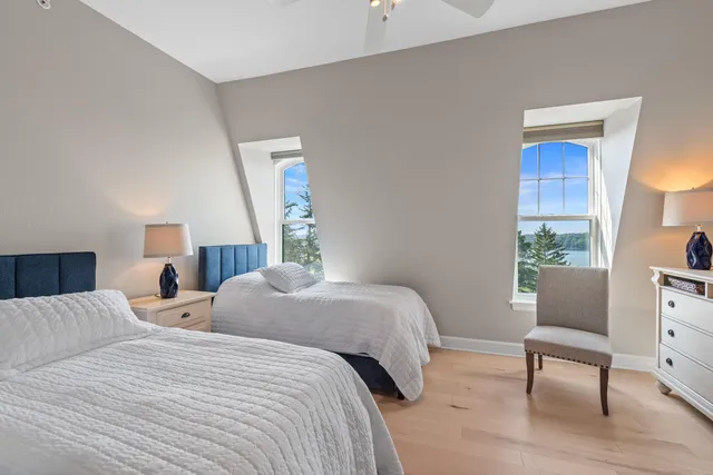 $1,100,000 | 279 Victorian Village Drive, Unit 40, Elkhart Lake, WI 53020