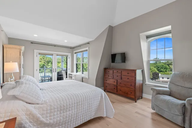 $1,100,000 | 279 Victorian Village Drive, Unit 40, Elkhart Lake, WI 53020