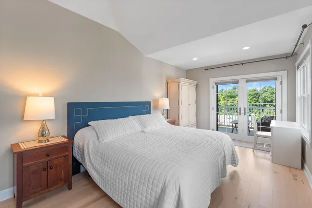 $1,100,000 | 279 Victorian Village Drive, Unit 40, Elkhart Lake, WI 53020