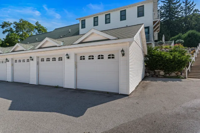 $1,100,000 | 279 Victorian Village Drive, Unit 40, Elkhart Lake, WI 53020