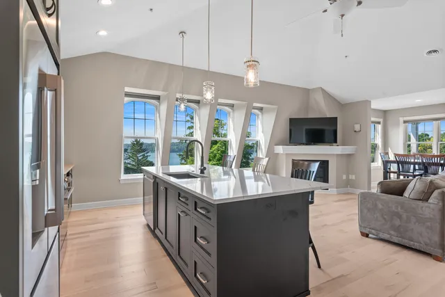 $1,100,000 | 279 Victorian Village Drive, Unit 40, Elkhart Lake, WI 53020