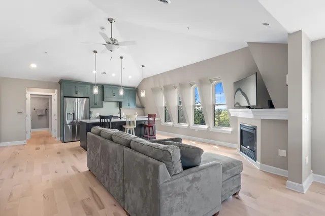 $1,100,000 | 279 Victorian Village Drive, Unit 40, Elkhart Lake, WI 53020