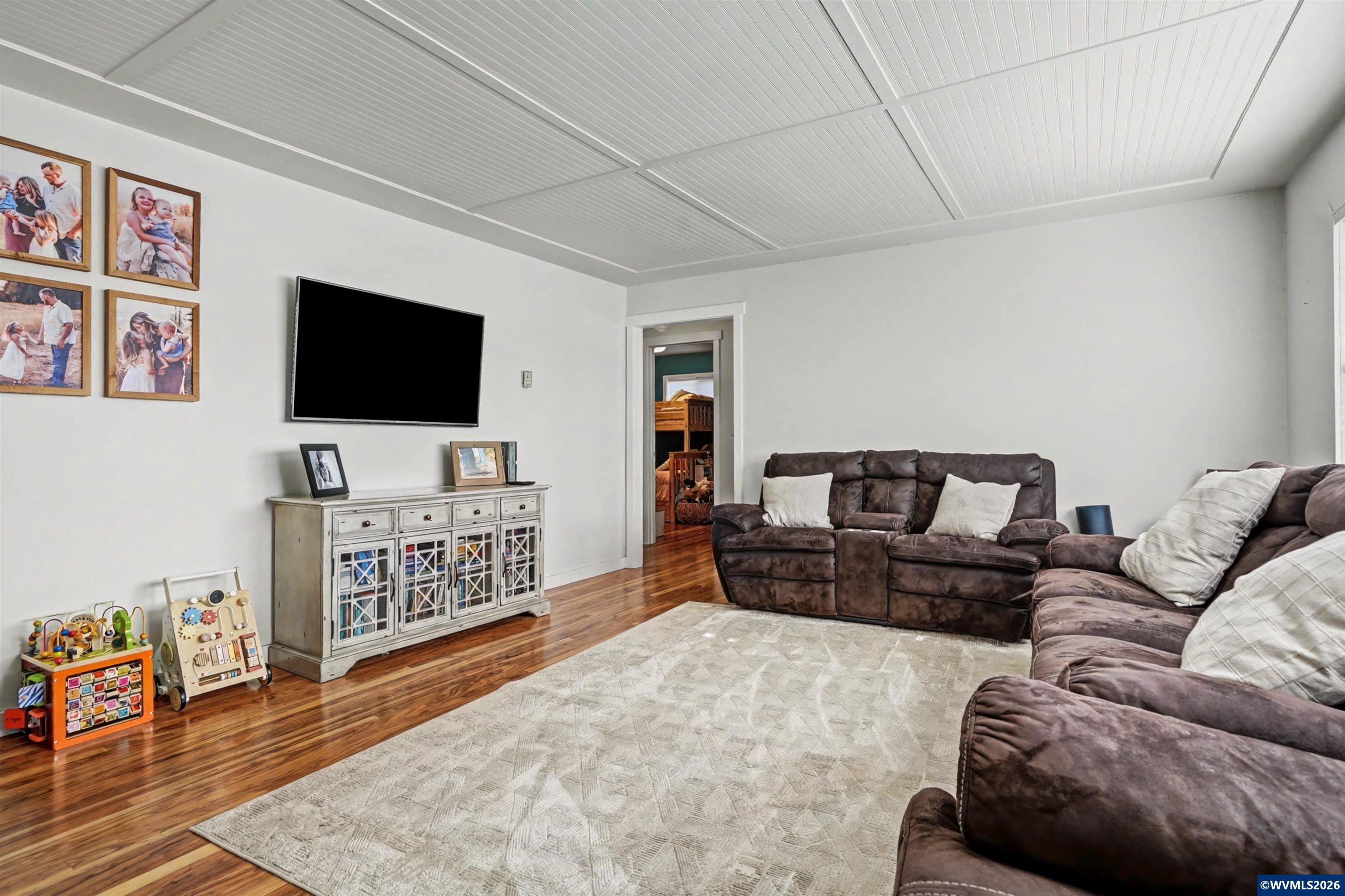 335 Berry Street Lebanon, OR 97355 - Photo 6 of 31 Gallery Image 6