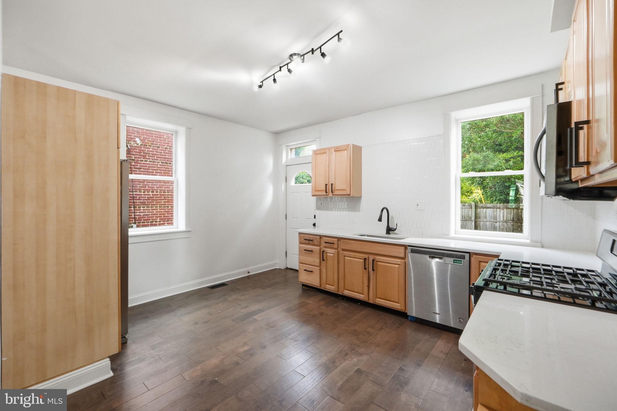 3920 6th Street Baltimore, MD 21225 - Photo 10 of 26