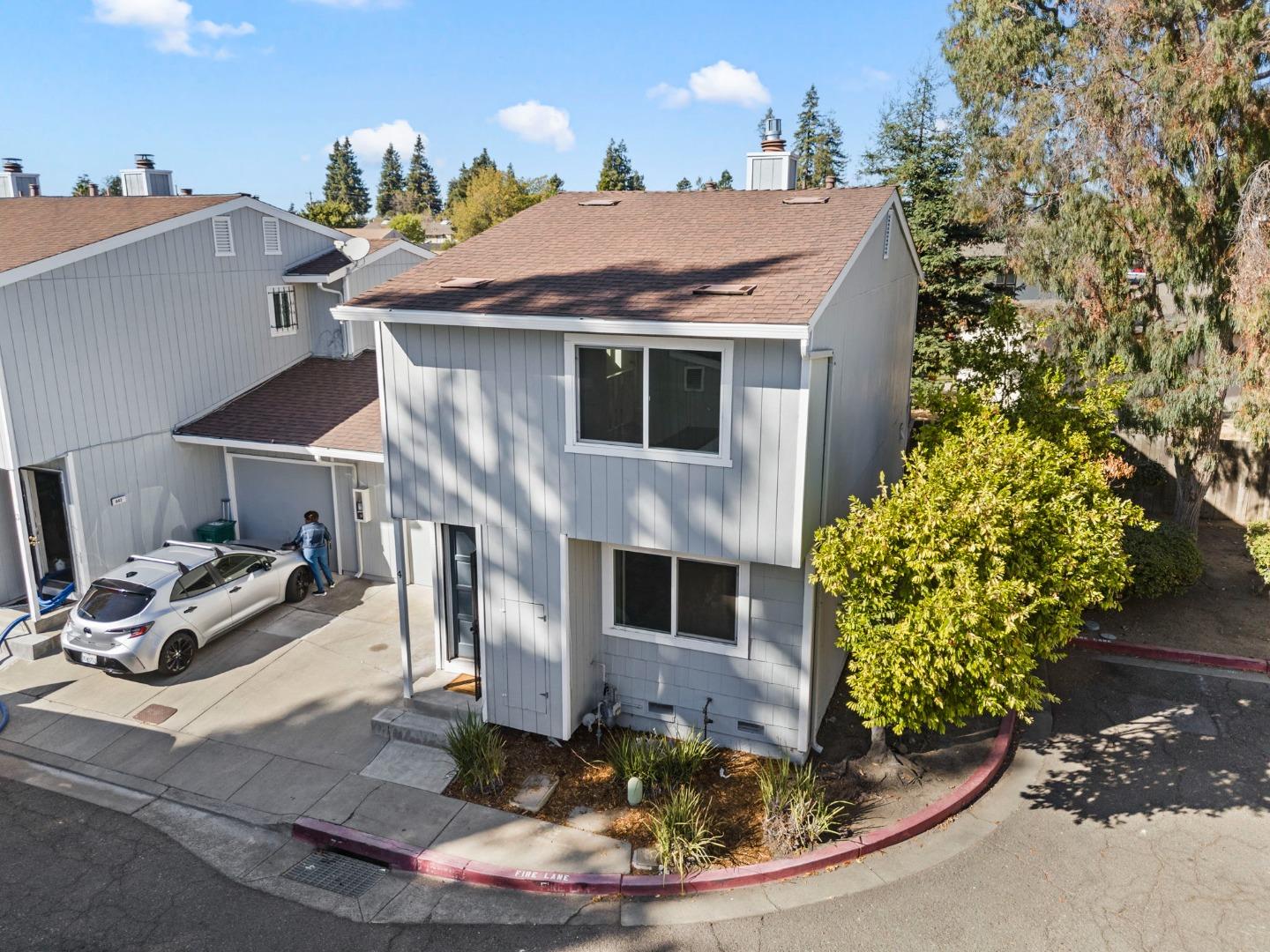 643 Foster Court, Unit 4 Hayward, CA 94544 - Photo 19 of 20 a view of a house with a yard
