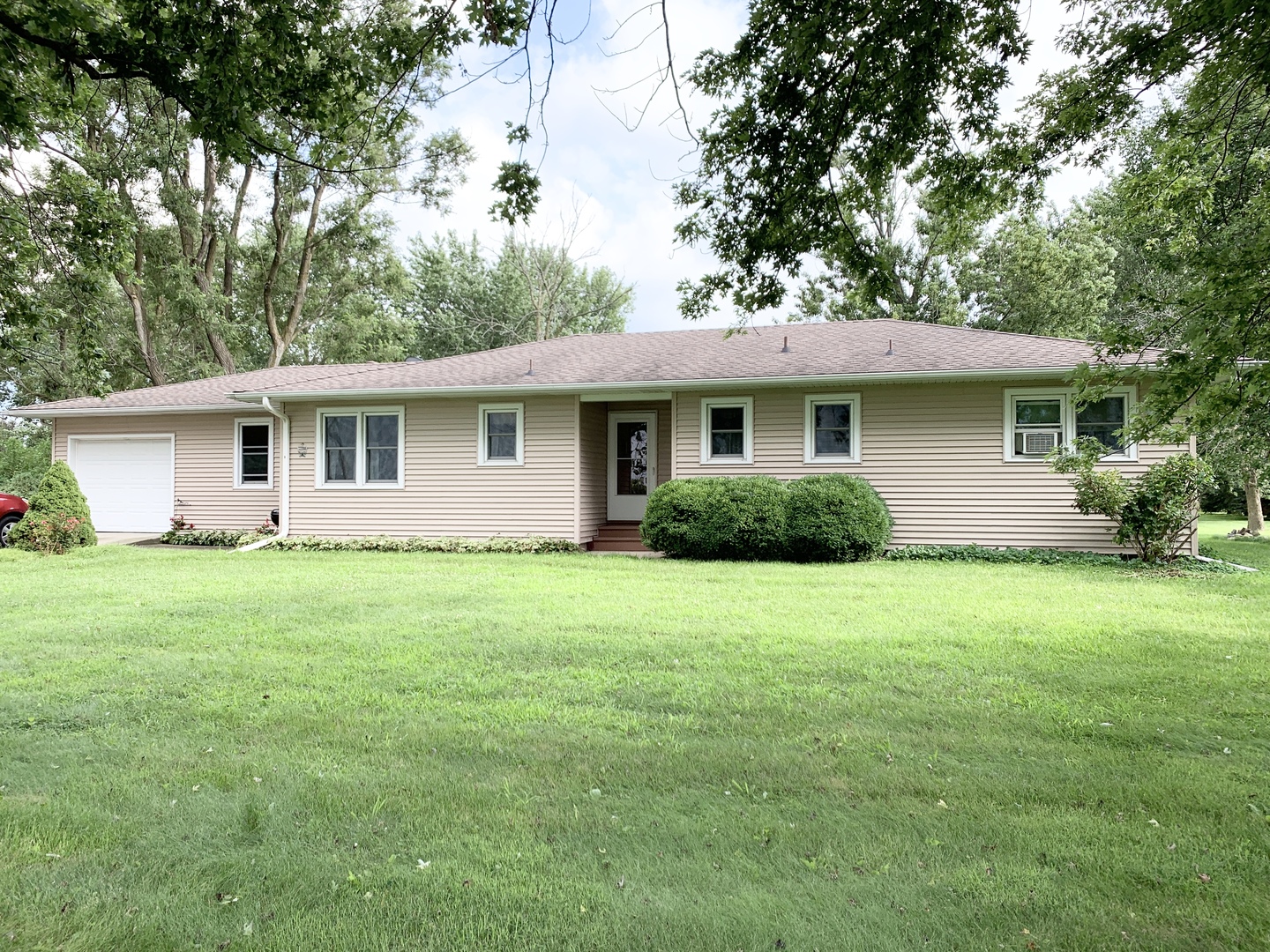 2726 West 3000S Road Kankakee, IL 60901 - Photo 1 of 31